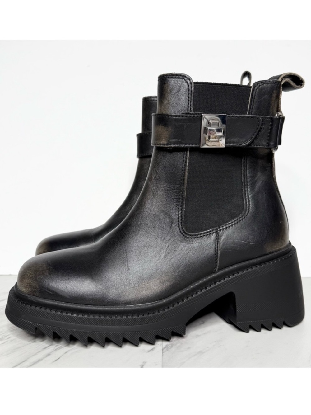 Steve Madden Gates Leather Chelsea Heeled Bootie 6 1/2 M